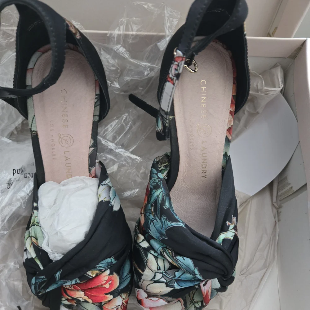 Chinese Laundry Flory Geisha Print Heels - Picture 13 of 15